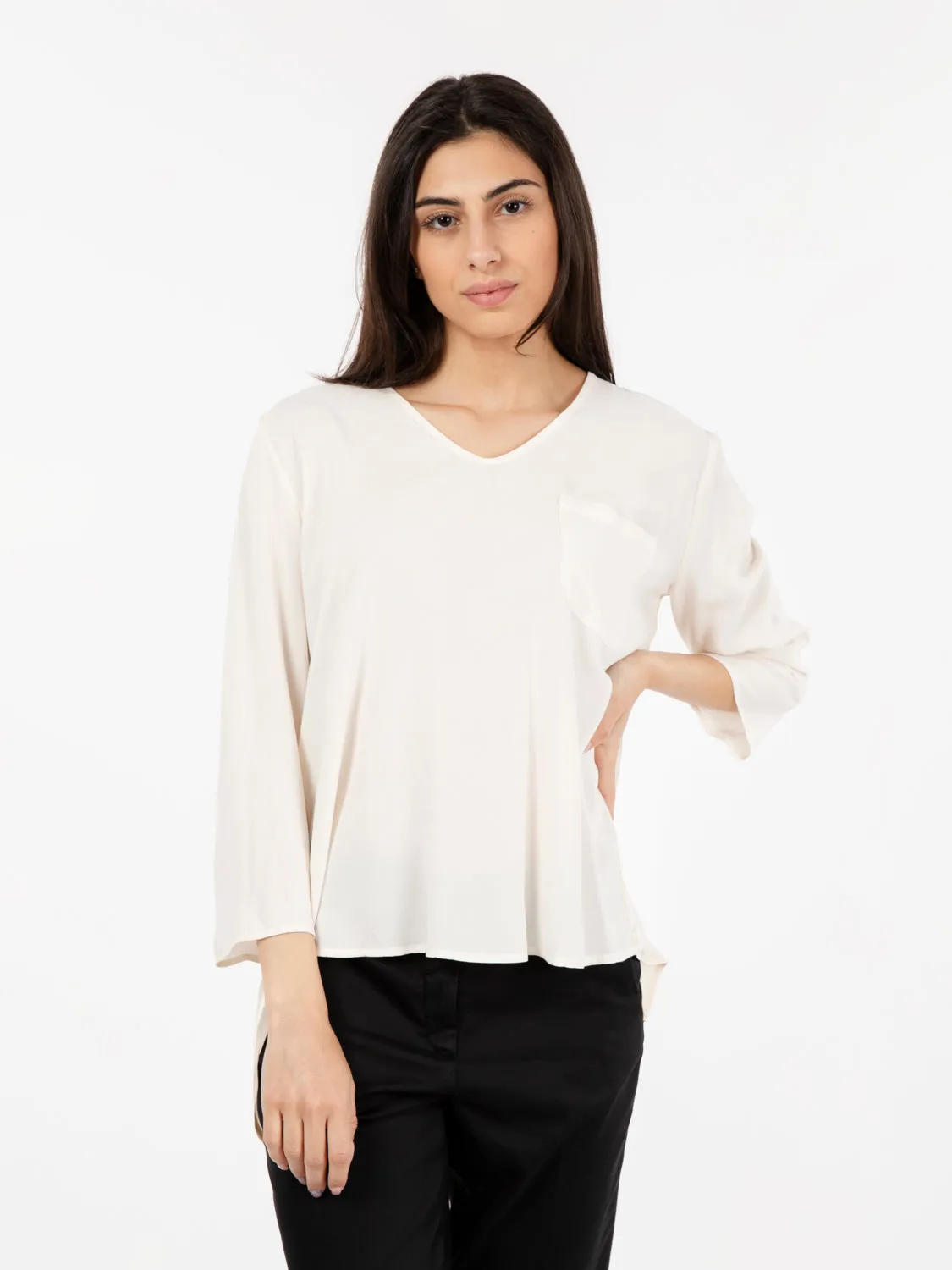 Blusa in viscosa con taschino burro