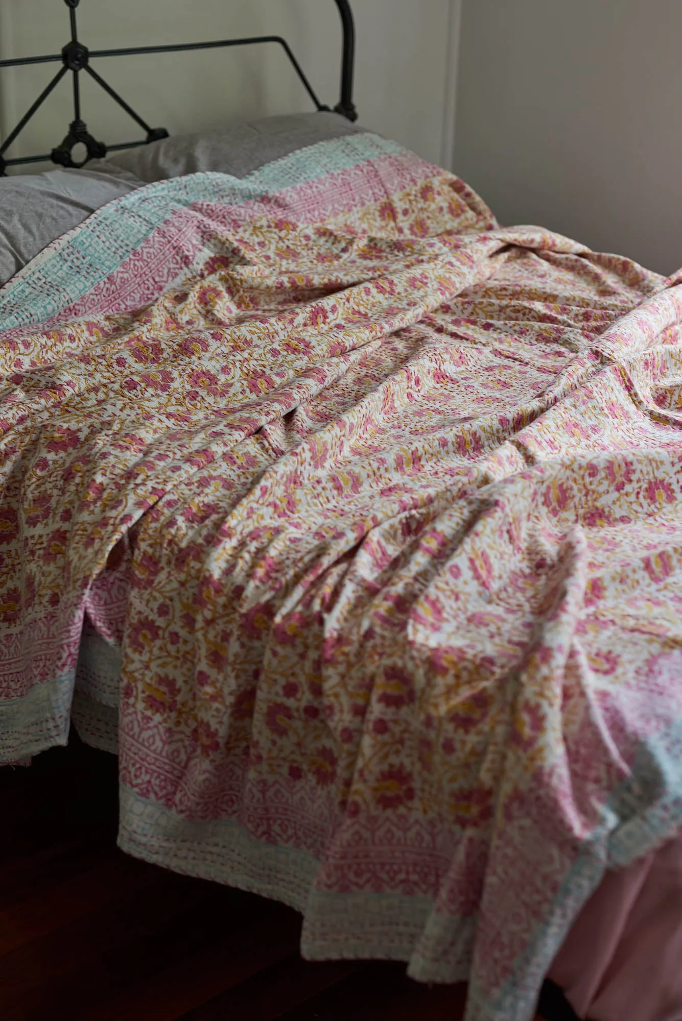 Kantha Quilt Pink Vine