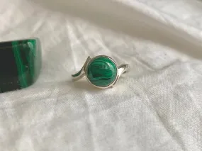 Malachite Efimia Ring - Round (US 6 & 7)