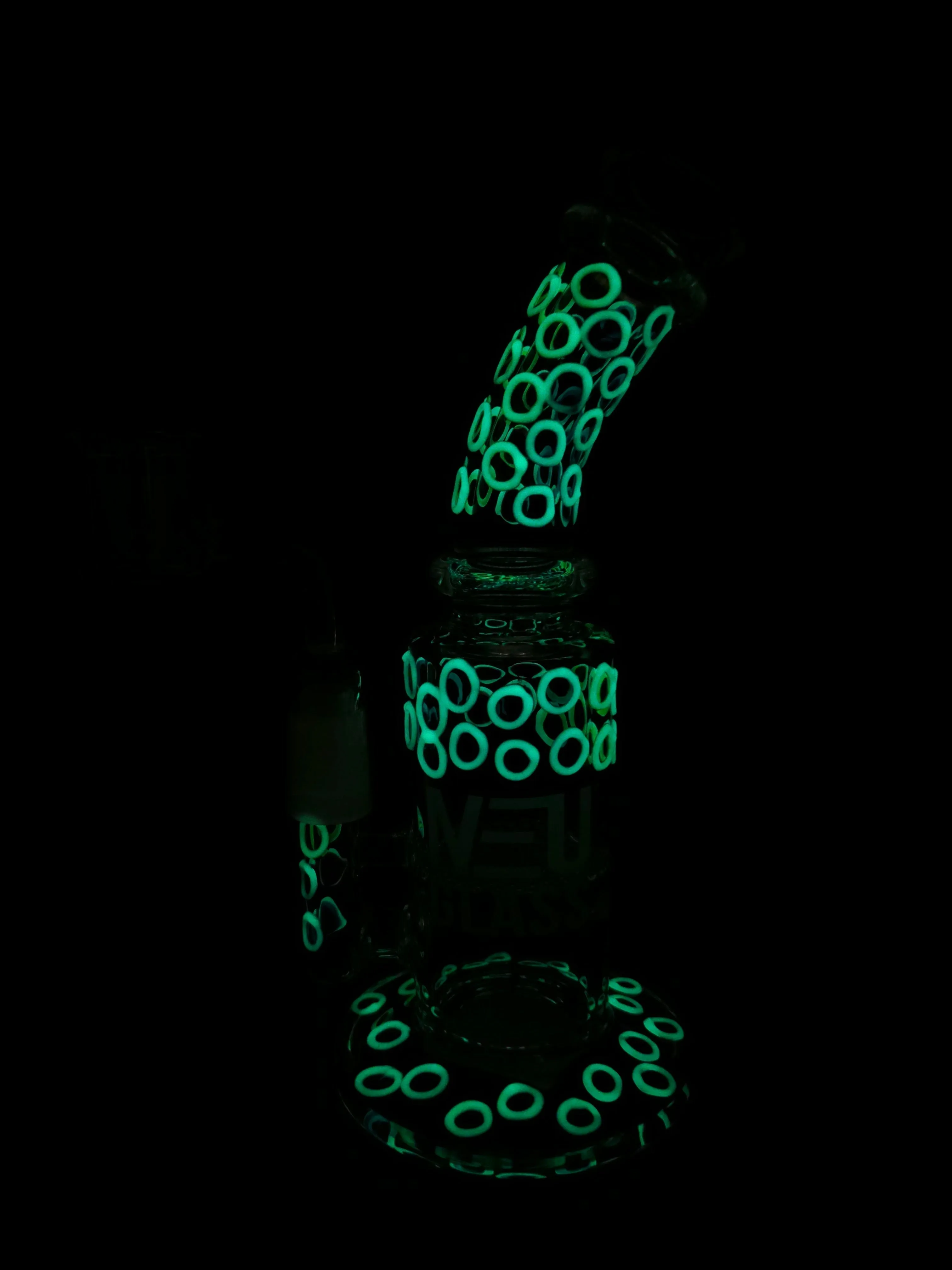 NEU Concentrate Rig Honeycomb UV Glow in the Dark 8″