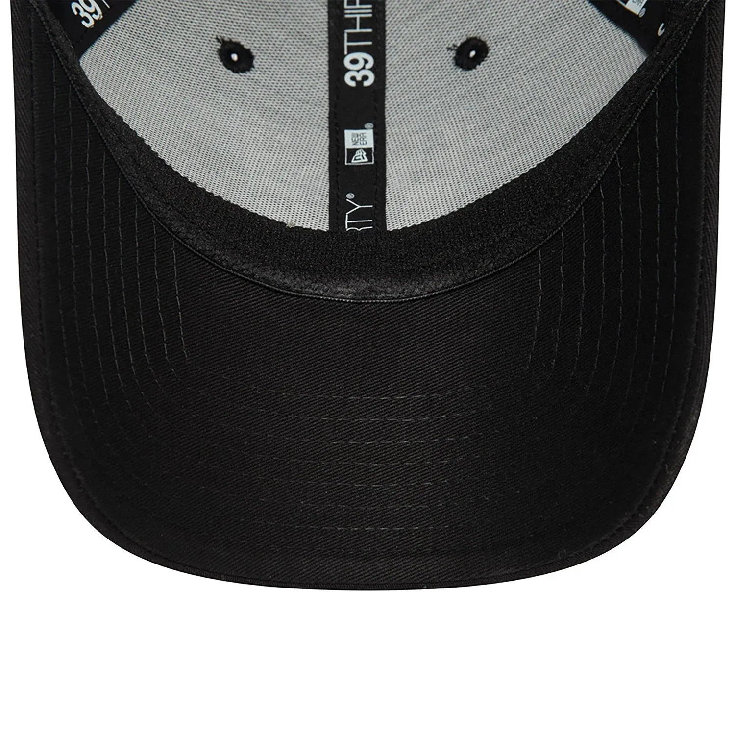 NEW ERA Las Vegas Raiders Monochrome Black 39THIRTY Stretch Fit Cap