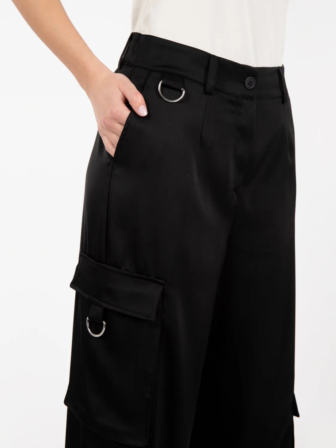 Pantaloni cargo in raso nero