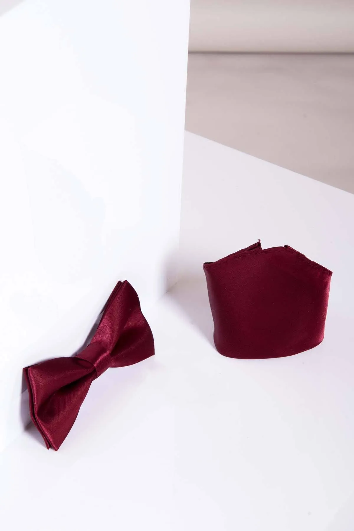 STANLEY - Satin Bow Tie and Pocket Square Set In Wine